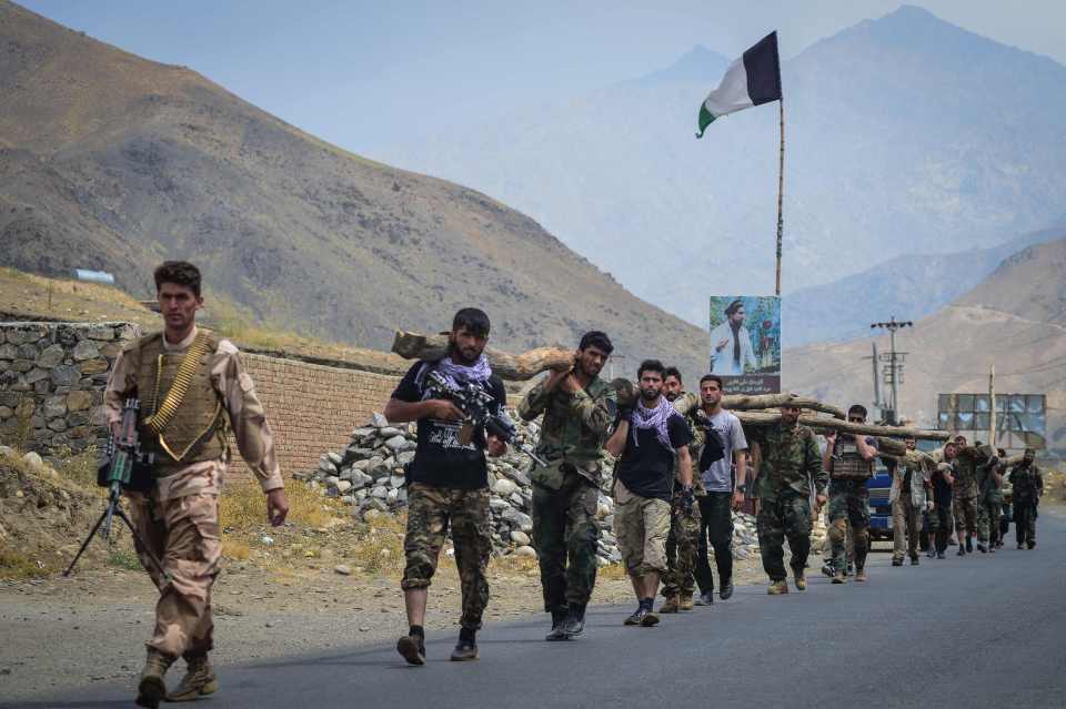 Fighters march through the mountains with logs and weaponry