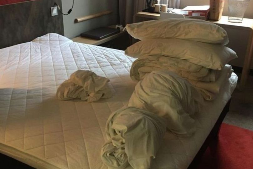 This picture went viral last week, when Darren Dowling shared how he leaves his hotel room before checking out