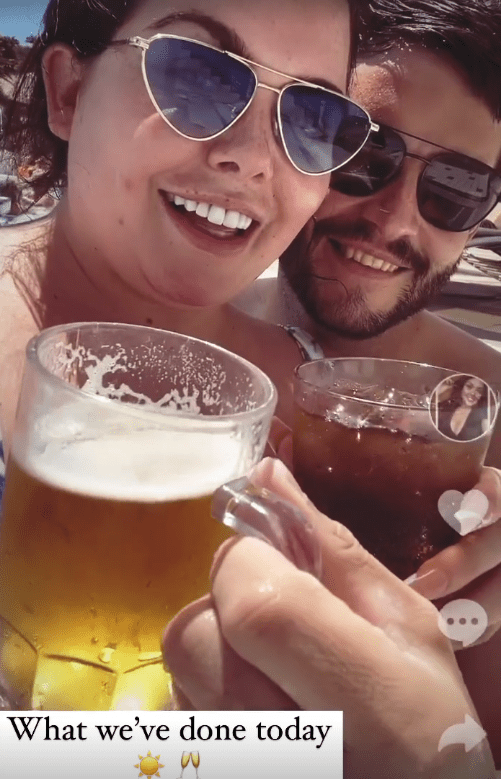 Scarlett Moffatt and boyfriend Scott enjoyed a beer on their Caribbean holiday