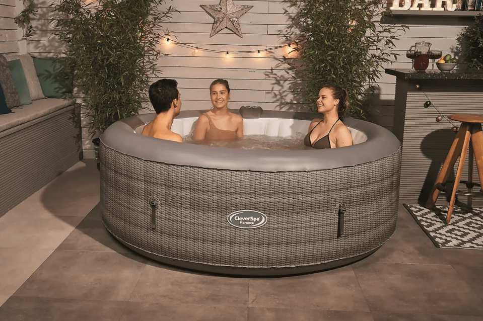 Shoppers can save £200 now the hot tub has been marked down