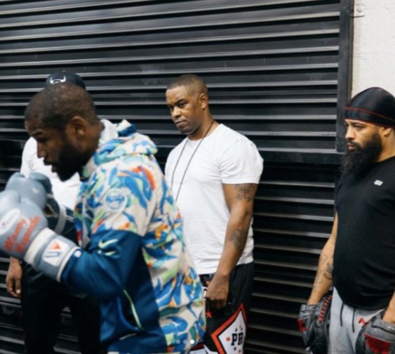 Dejuan Blake, middle, watches on as Floyd Mayweather trains