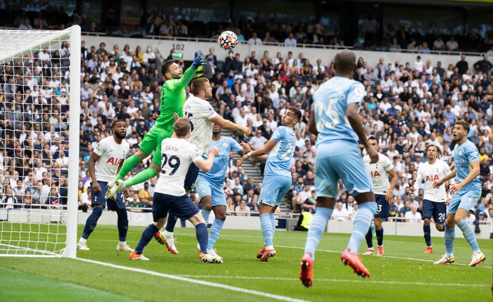 Tottenham put on a defensive masterclass to keep the champions at bay