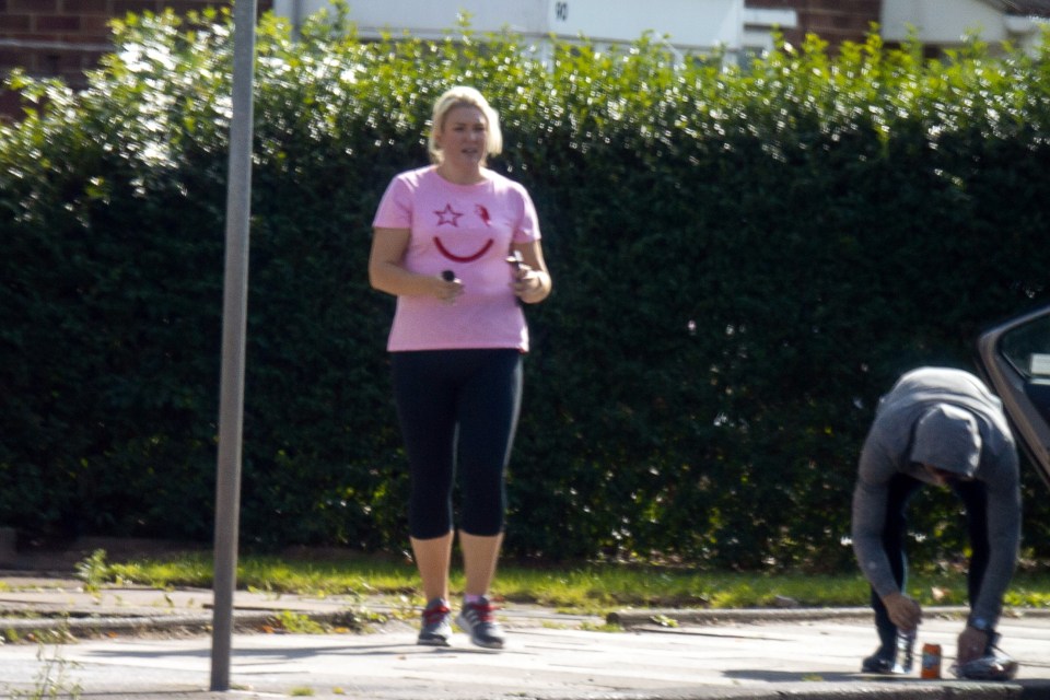 Sara headed to rehearsals in a casual top and leggings