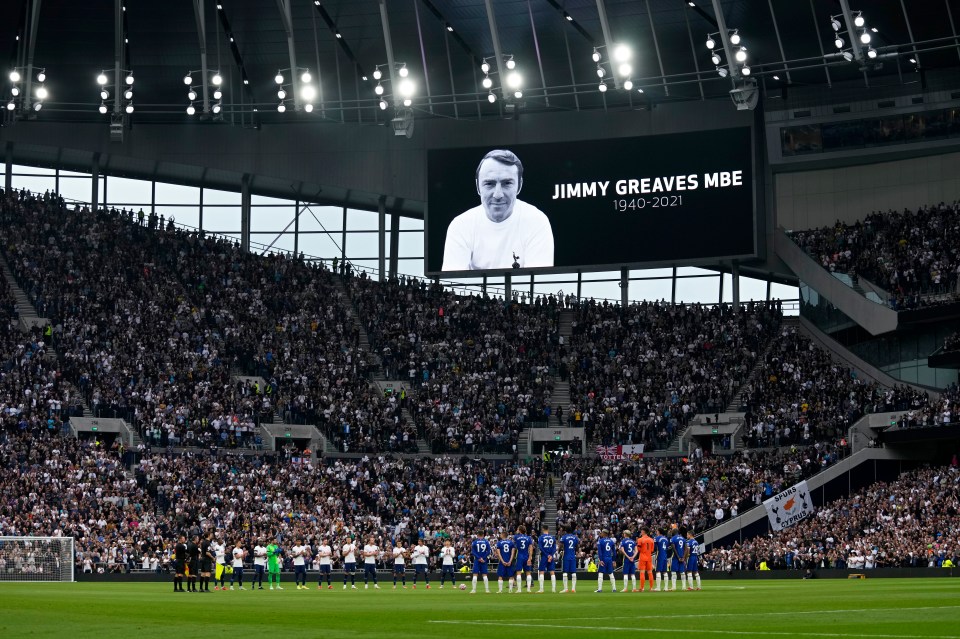 Both teams paid tribute to Jimmy Greaves before the match