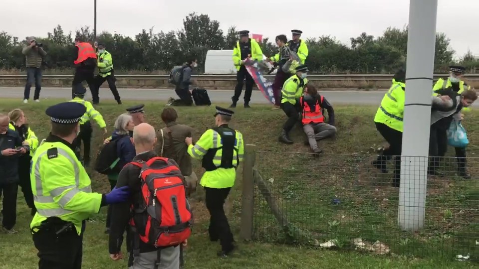 Police in Kent have foiled an attempt by climate change activists to block the M25 at Dartford