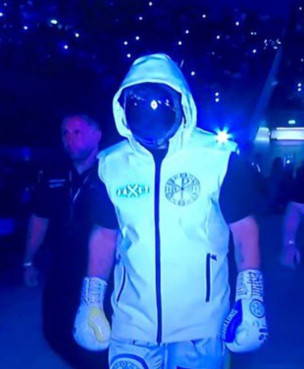 Oleksandr Usyk wore a bizarre outfit as he made his walk to the ring