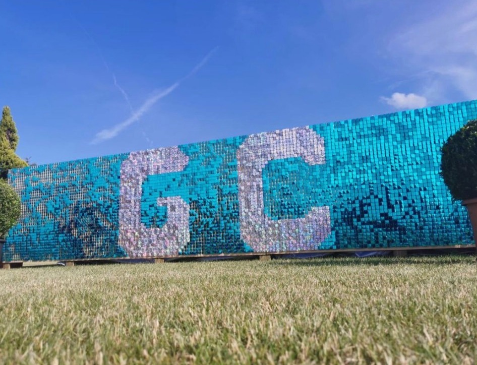 The star has previous showed off the sequin-covered walls around her pool