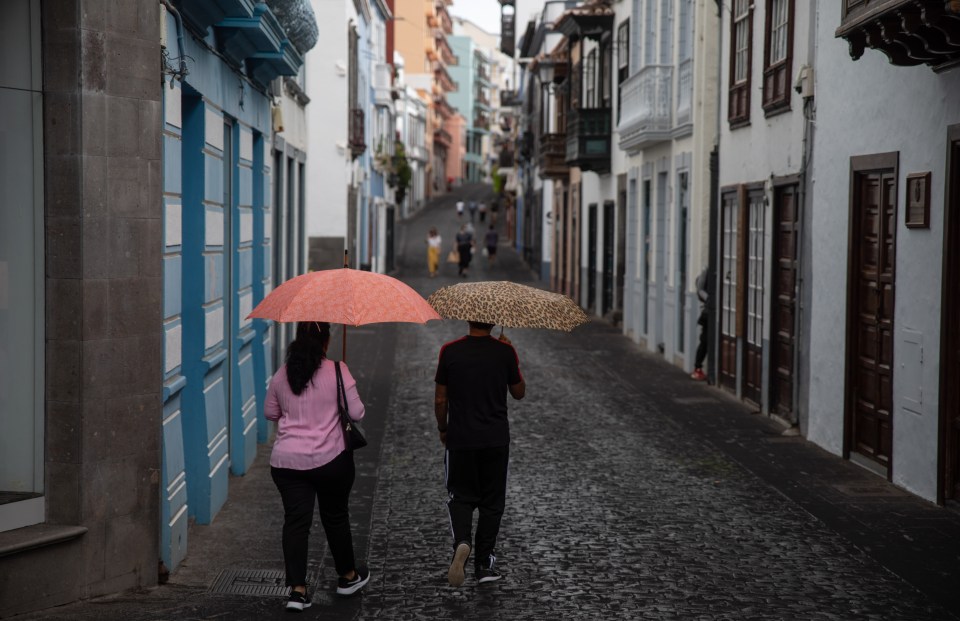 A shower of ash falls on Santa Cruz de La Palma