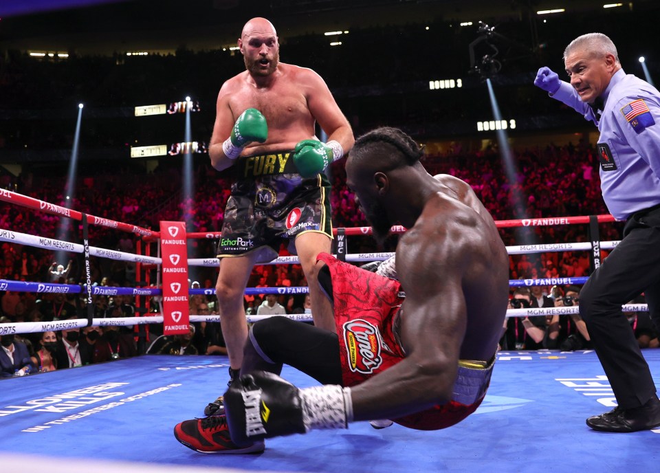 Deontay Wilder dropped in round four