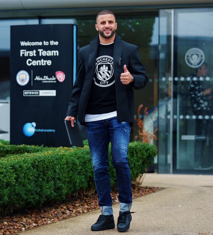 Kyle Walker gives the camera a thumbs-up ahead of another big game for City