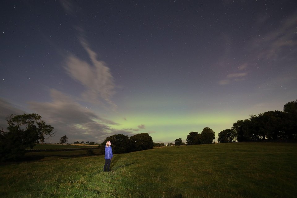  The phenomenon is best observed on a cloud free evening