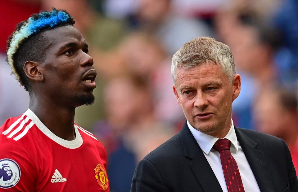 Neville claims that Solskjaer doesn't trust Pogba to play in midfield