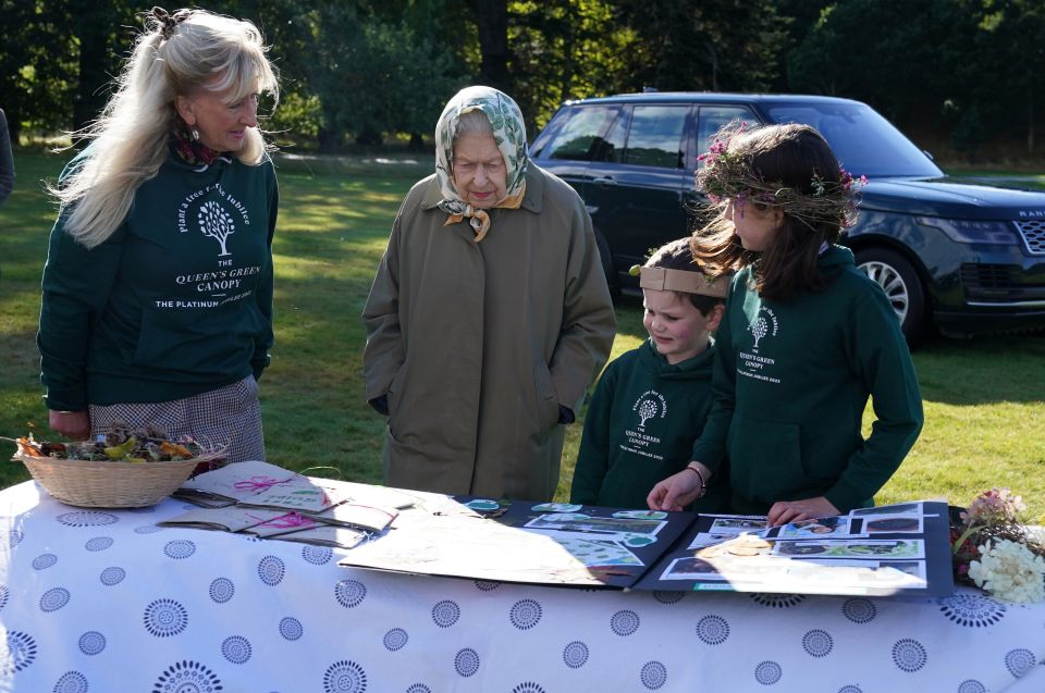 The Queen was seen talking to the pupils before the planting