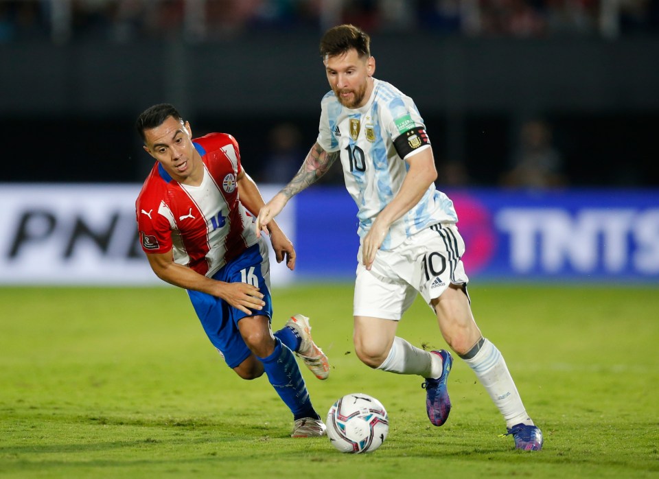 Paris Saint-Germain superstar Lionel Messi is dealing with an ongoing knee problem