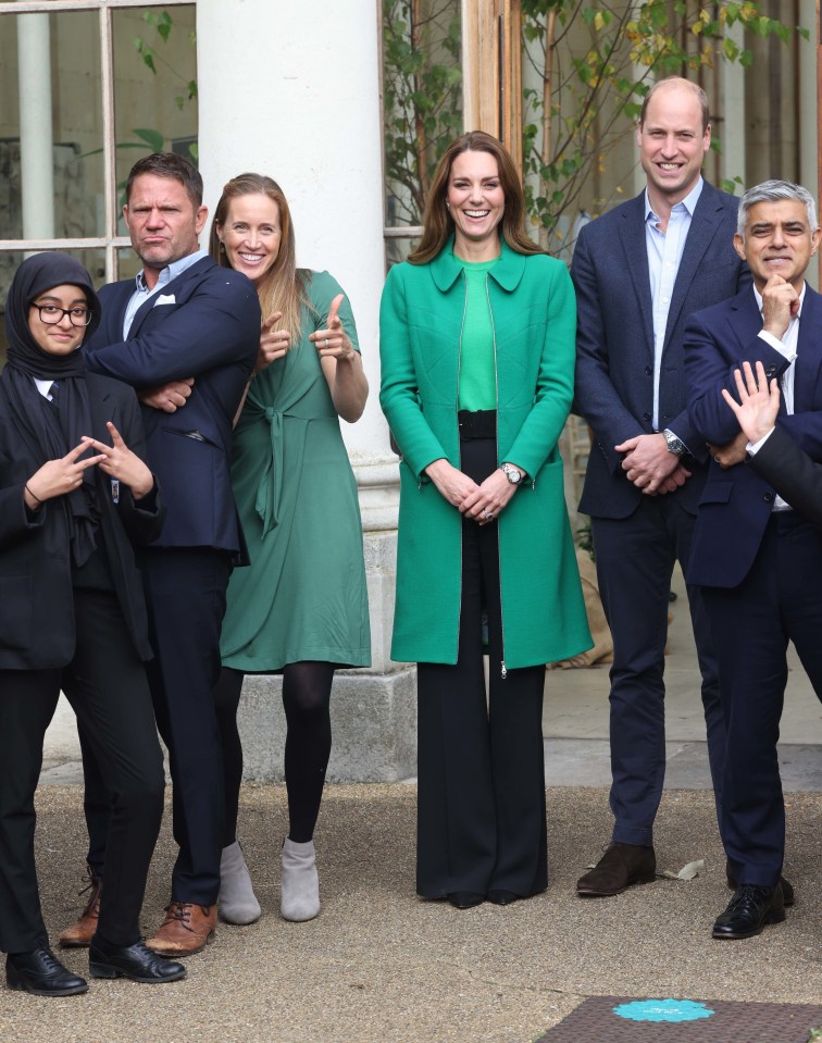 The Duke and Duchess of Cambridge with children, the Mayor of London, and other presenters at a Generation Earthshot event.