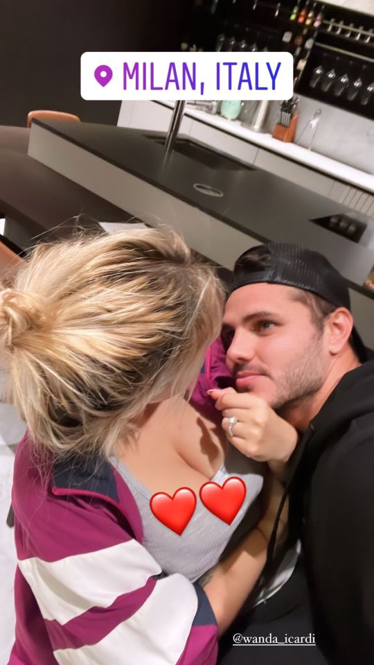 Mauro Icardi updated his Instagram Story with this loved-up image