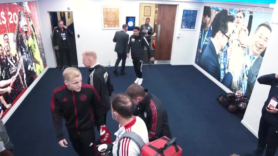 The Dutch international turned round to apologise in the King Power tunnel