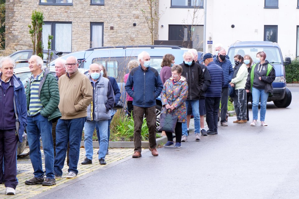 More than 800,000 people received their third jab over three days as queues again formed at centres