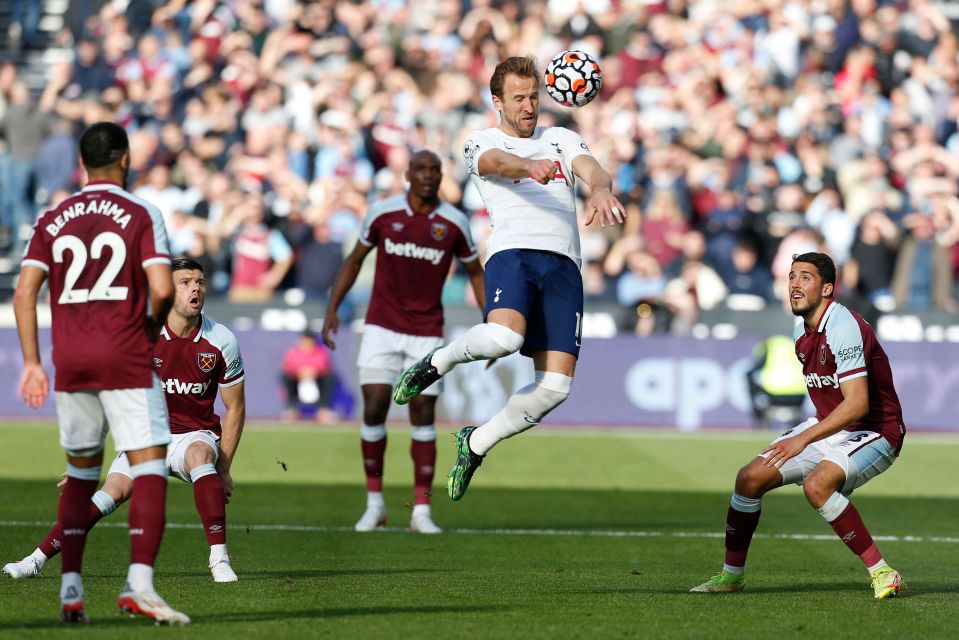 Kane had a header on target but it was pushed over the bar by Hammers keeper Fabianski