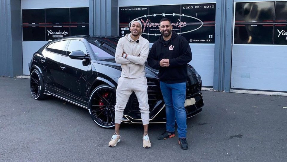 Pierre-Emerick Aubameyang poses with Yiannimize