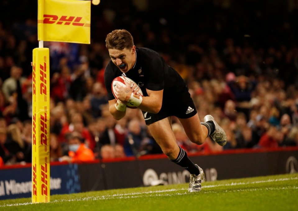 Beauden Barrett scores a try at the Principality Stadium