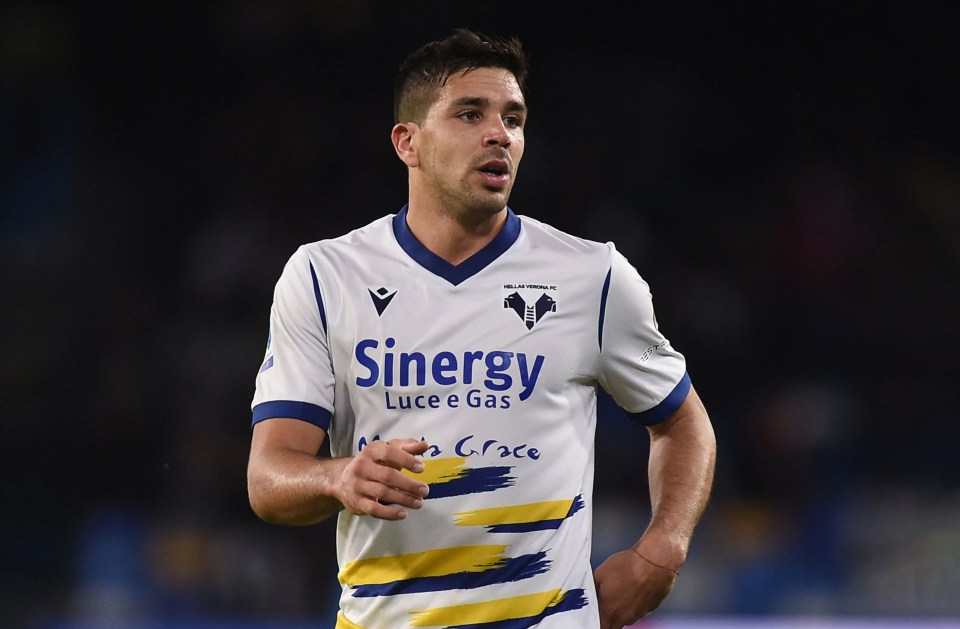 The Hammers are targeting a swoop for Giovanni Simeone