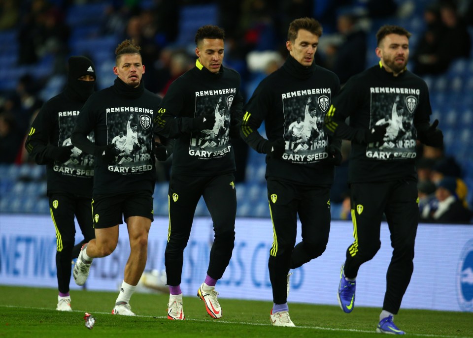 Leeds players paid tribute to their former star before the game at Brighton