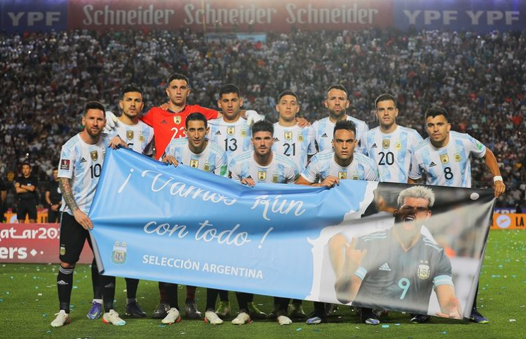 Argentina held up a banner in support of Aguero