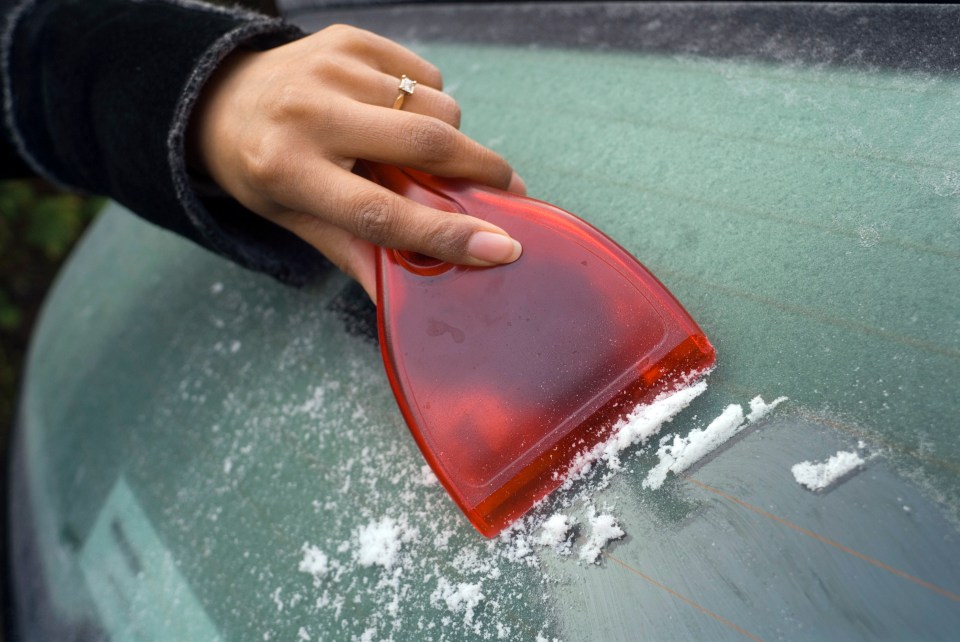 Spray the exterior of your windscreen with three parts vinegar and one part water to keep ice from forming