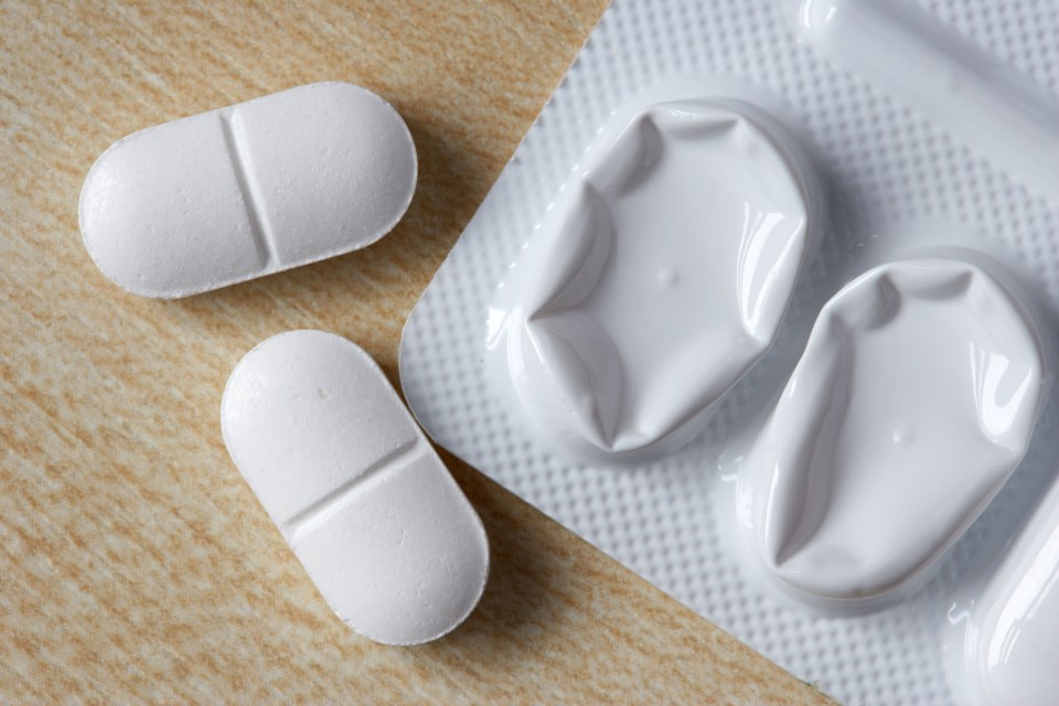 Paracetamol is safe to take along with antibiotics