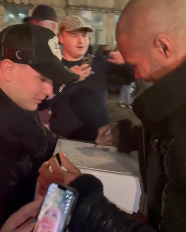 Eubank Jr signs the £66,000 microwave