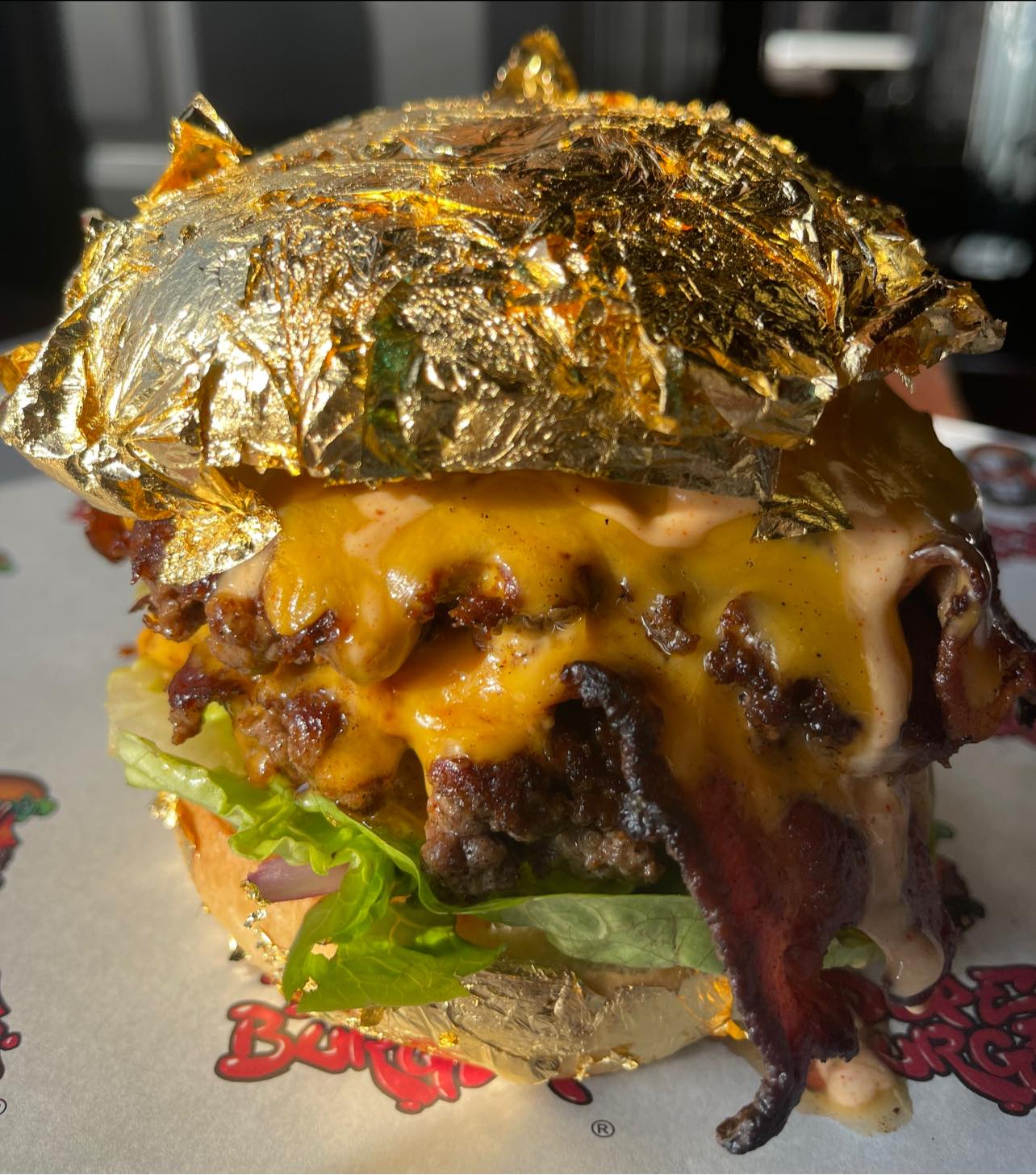 A  burger covered in 24 carat GOLD that rivals Salt Bae will set you back £100