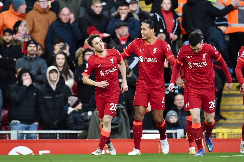 Diego Jota celebrates next to Virgil van Dijk