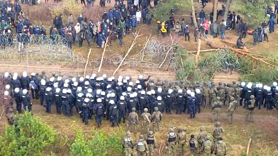 Migrants flood Belarus' border with Poland sparking clashes with guards