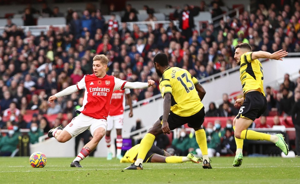 Emile Smith Rowe strikes home from outside the area