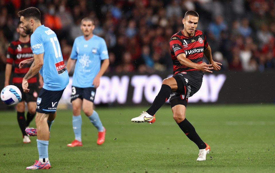 Comeback star Jack Rodwell came so close to a winner with this late rocket for Western Sydney Wanderers in the Aussie top flight