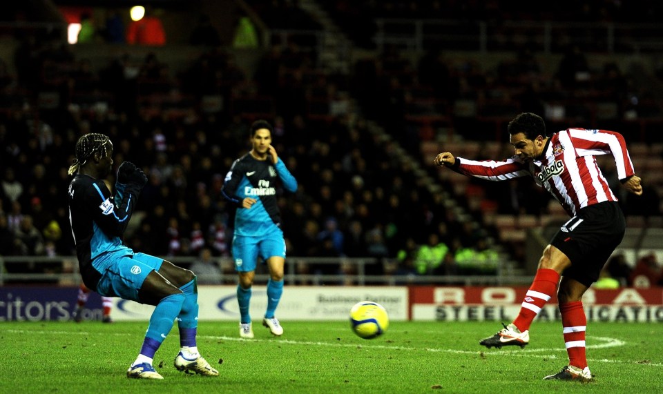 Kieran Richardson rifles Arsenal into the lead