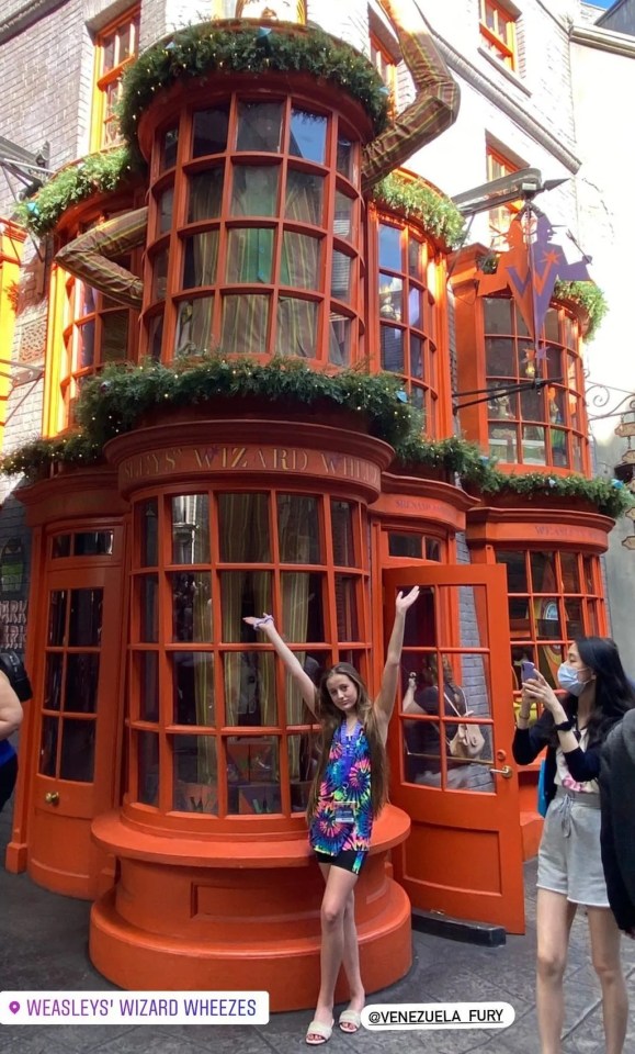 Daughter Venezuela visits Harry Potter World