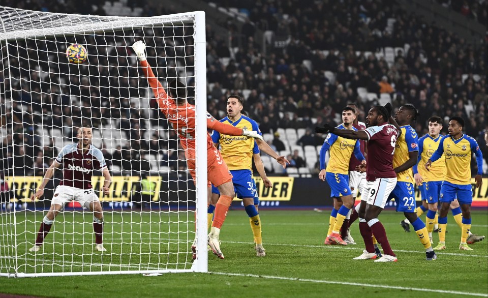 Half-time substitute Michail Antonio equalised for West Ham four minutes after coming on