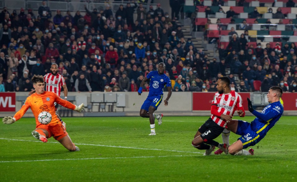 Kepa Arrizabalaga kept Chelsea in the contest with several top saves