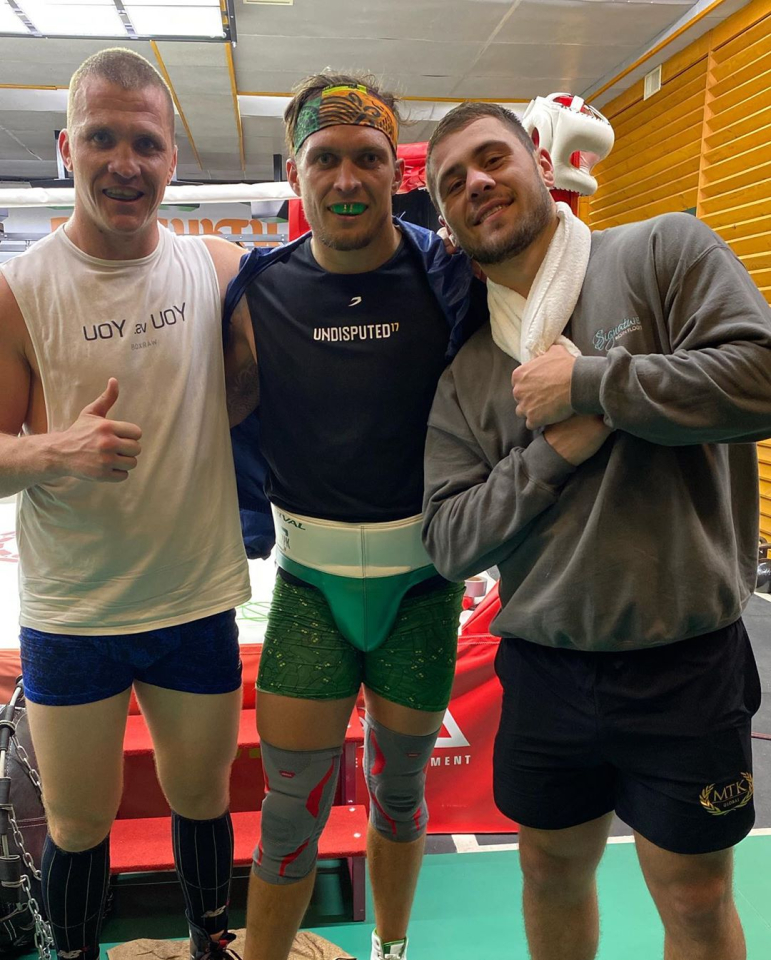 Oleksandr Usyk next to Allen