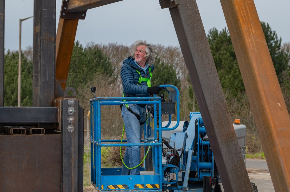 James May helps attach a Citreon Pluriel to the 60 foot catapult