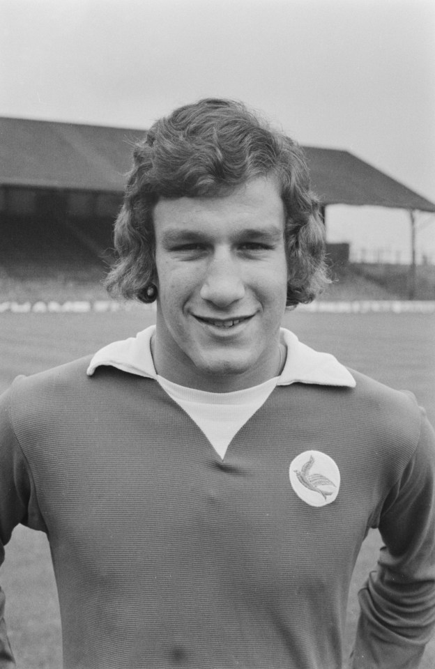 Former Cardiff defender Phil Dwyer has died at the age of 68