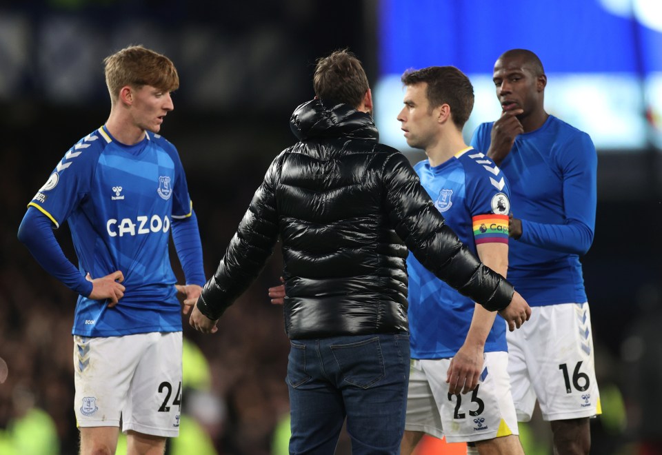 Everton were in disarray from minute one with fan tension boiling over