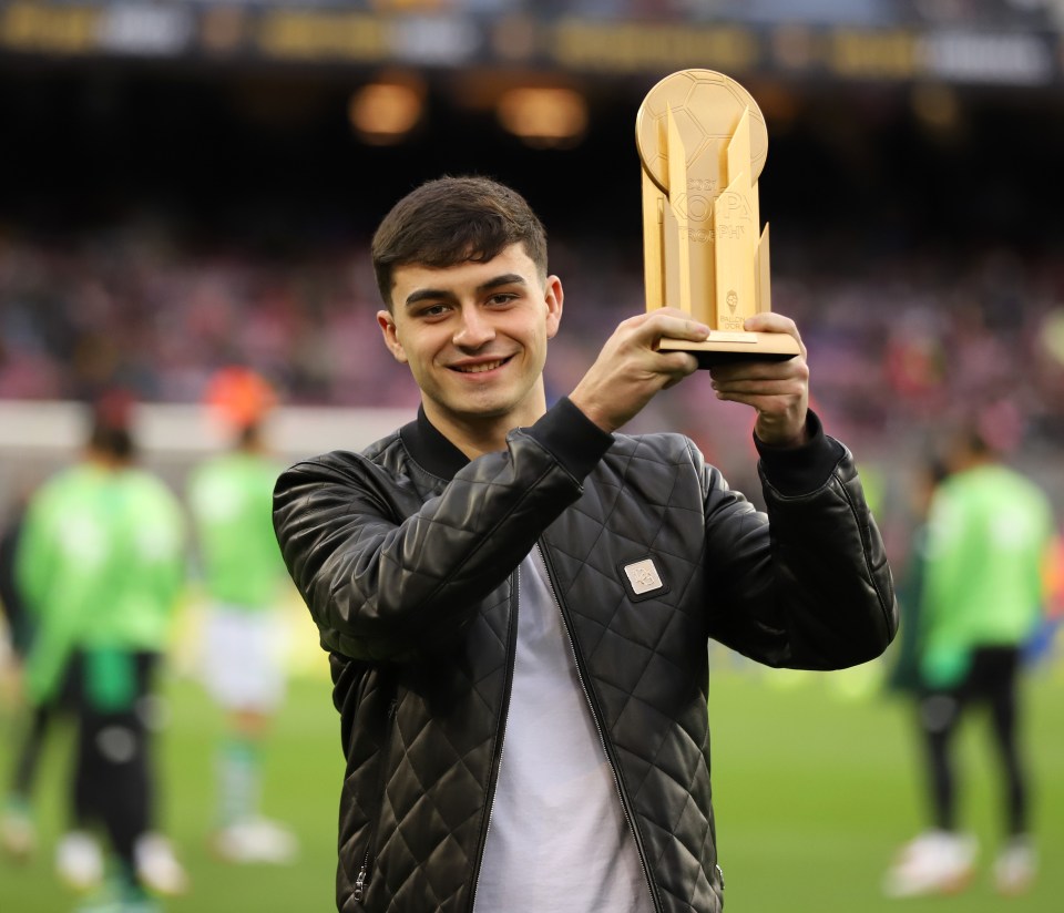 Pedri poses with his European Golden Boy trophy