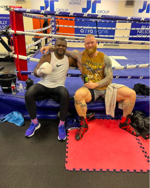 Martin Bakole pictured with Hafthor Bjornsson