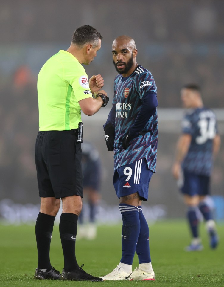 Marriner explained the situation to the Arsenal captain Lacazette before the game restarted