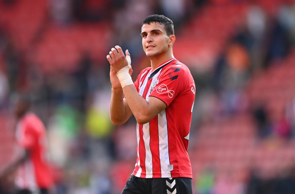 Mohamed Elyounoussi has dealt a transfer blow to Arsenal and Leicester