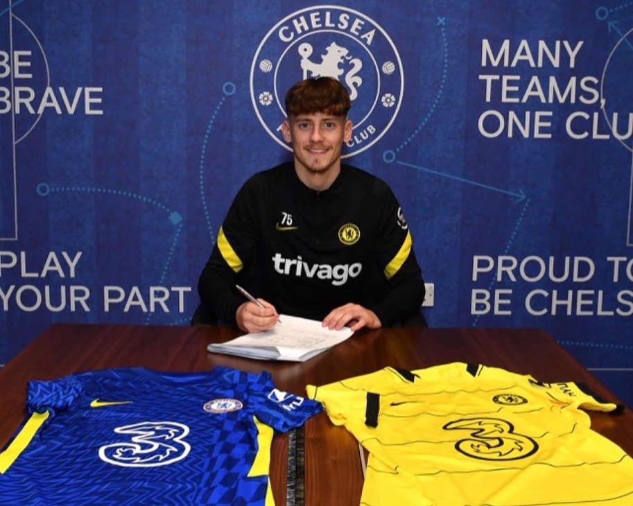 Dylan Williams has completed his move to Chelsea from Derby County