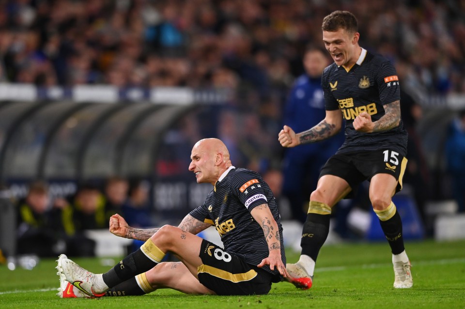 Shelvey and Kieran Trippier celebrate the winner